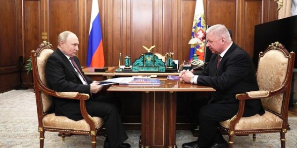 Президент встретился с председателем ФНПР Михаилом Шмаковым