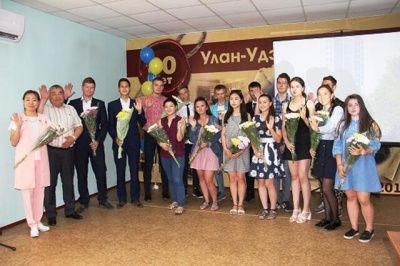 В Улан-Удэ «ТГК-14» поздравила выпускников школ